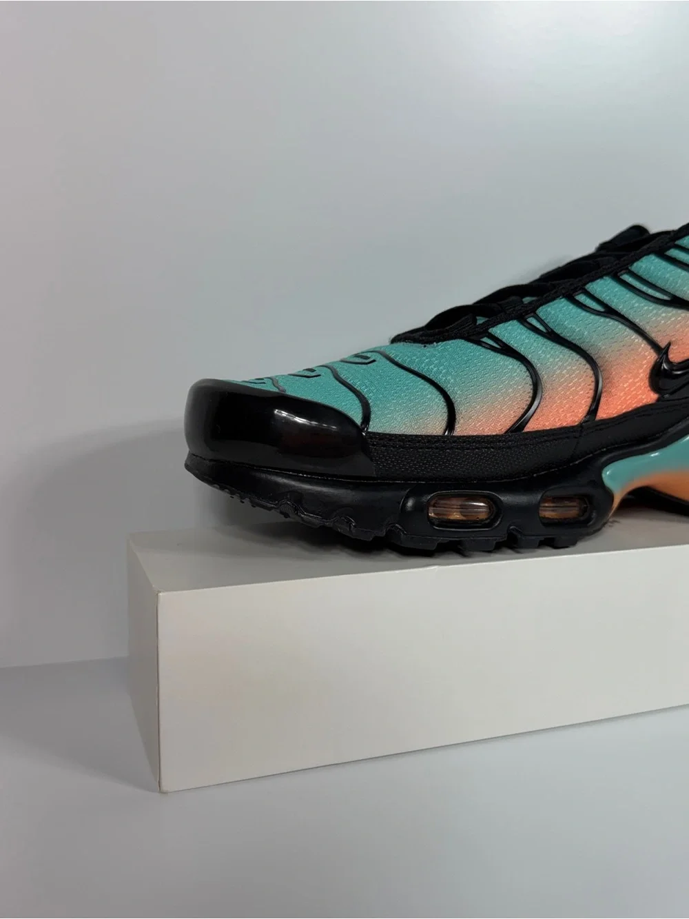 AIR MAX PLUS SOUTH BEACH AURORA GREEN ORANGE PULSE MENS SHOES SIZE 9.5 BLACK NEW